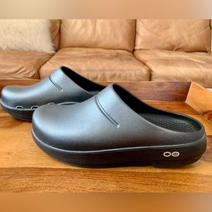 OOFOS Black Mules & Clogs